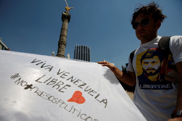 En México exigieron la liberación de Ledezma y pidieron por #NoMásPresosPolíticos. REUTERS/Jose Luis Gonzalez