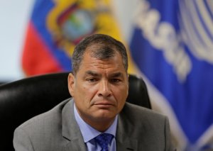 Cuatro mujeres ponen contra la pared al expresidente Rafael Correa