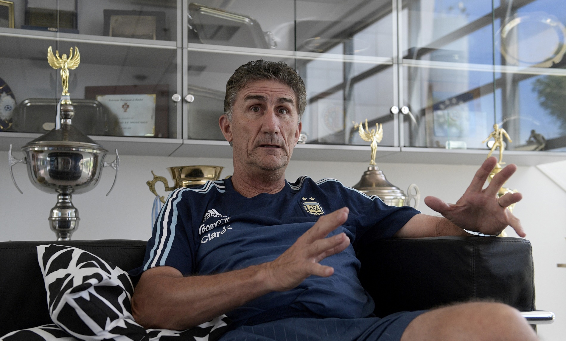 Bauza sueña con entregar Copa del Mundo al Papa con Messi de capitán