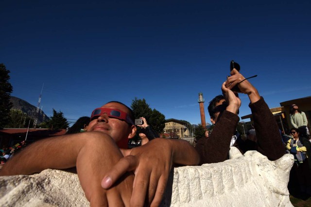 People observe a solar eclipse in Coyhaique, Chile February 26, 2017. REUTERS/Stringer EDITORIAL USE ONLY. NO RESALES. NO ARCHIVE