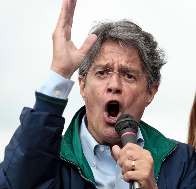 Opositor Lasso lidera primeros sondeos de balotaje en Ecuador