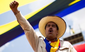 Maduro ofrece ayuda para pasajes a Colombia