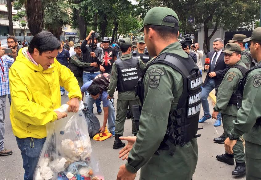 Paparoni a Marco Torres: Tres millones de venezolanos están comiendo de la basura