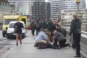 Cuatro muertos y varios heridos graves en ataque cerca de Parlamento británico (fotos)