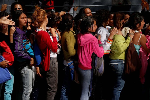 Women queue on the street as they try to buy diapers outside a pharmacy in Caracas, Venezuela March 18, 2017. REUTERS/Carlos Garcia Rawlins SEARCH "GARCIA QUEUEING" FOR THIS STORY. SEARCH "WIDER IMAGE" FOR ALL STORIES.