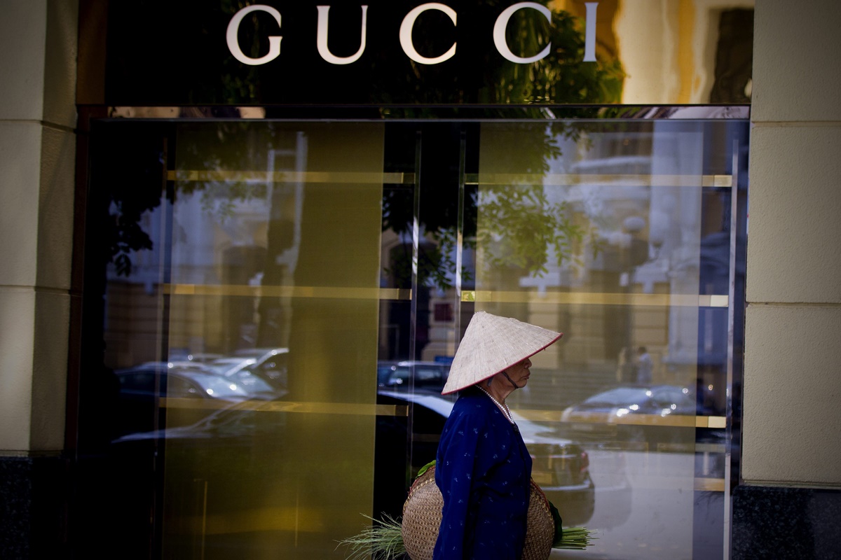Tensión en el mundo de la moda: Marca Gucci es investigada por operación antimonopolio ejecutada en Europa