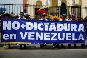 Venezolanos en Perú protestan contra golpe a la AN (+Fotos)