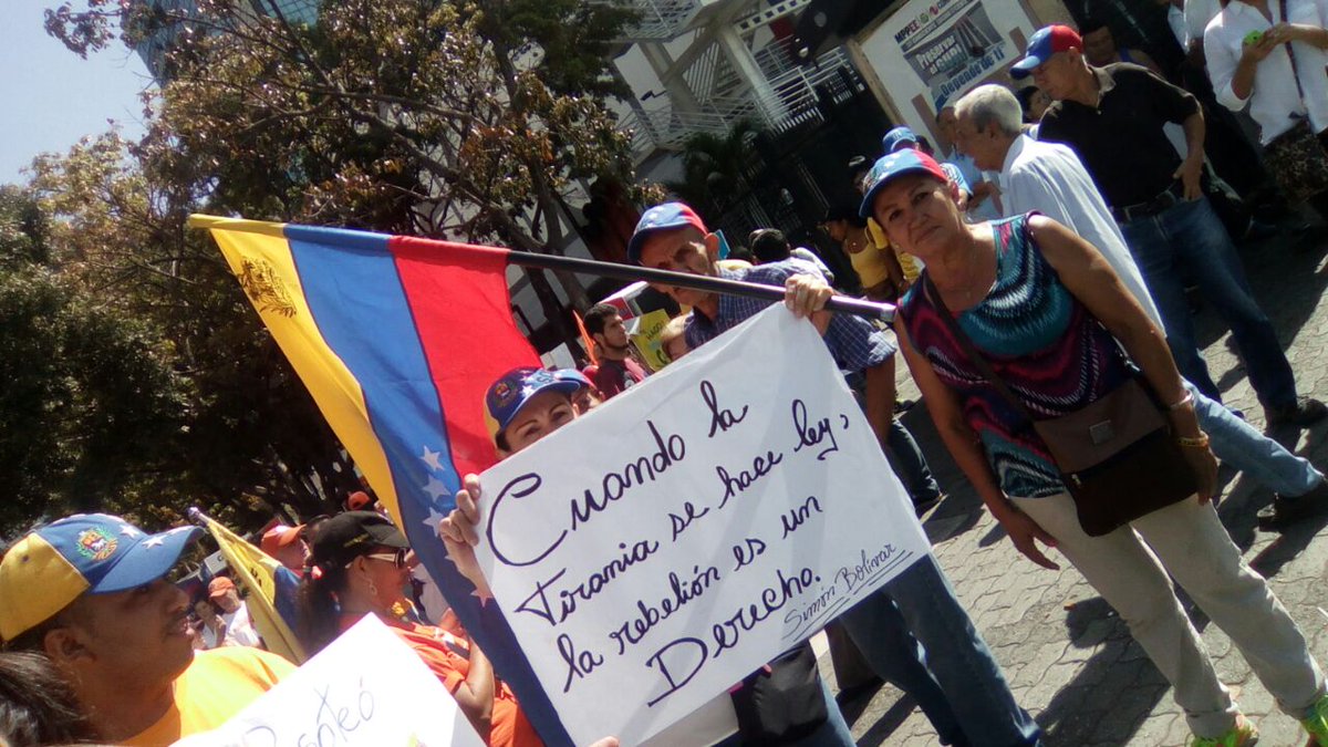 Venezolanos se concentran en plaza Brión de Chacaíto en respaldo a la AN (Fotos + Video)