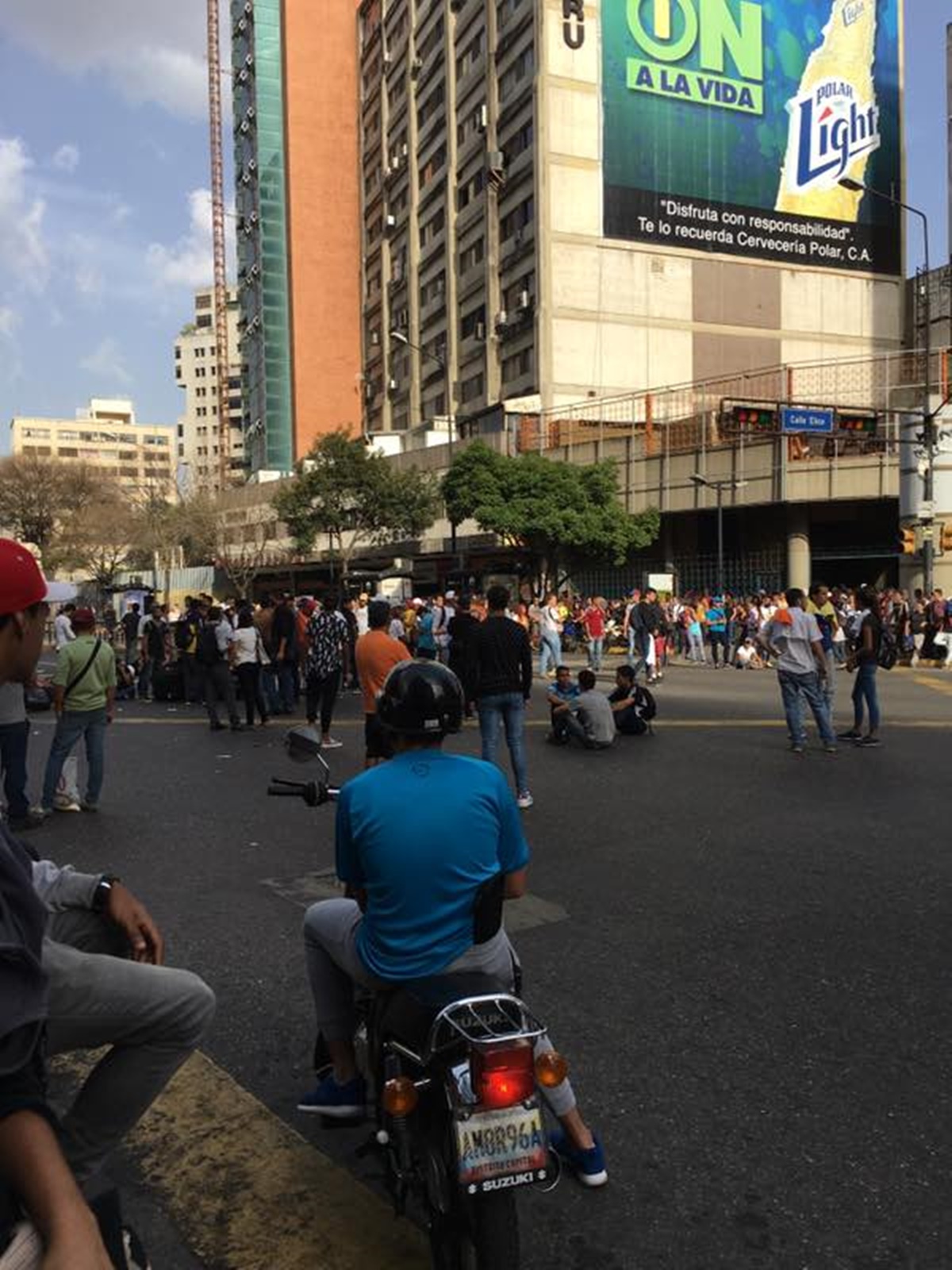 Manifestantes cierran la Francisco de Miranda en Chacao: GNB rodea el sitio