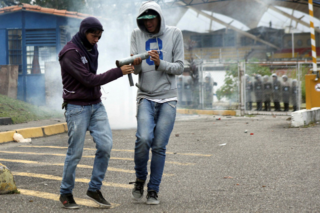 Protestas de San Cristóbal. REUTERS/Carlos Eduardo Ramirez