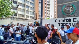 Manifestantes en Los Cedros inician movilización hacia el distribuidor Altamira #6Abr (Fotos)
