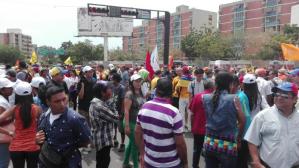 Ciudadanos trancan calles de Maracaibo en rechazo a golpe judicial (Fotos)