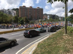 Opositores inician marcha desde Santa Fe rumbo a Distribuidor Altamira este #6Abr (Fotos)