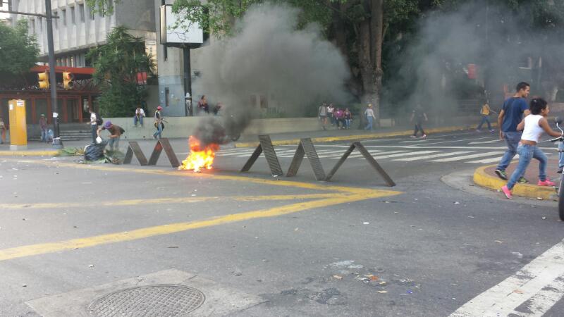 PNB dispersa protesta en la Plaza Francia de Altamira (Fotos+ videos)