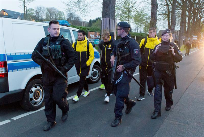 Hallan un manuscrito en el lugar del ataque contra el autobús del Borussia