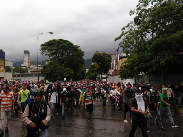 Movilización opositora a la altura de la avenida victoria. Foto: Cortesía