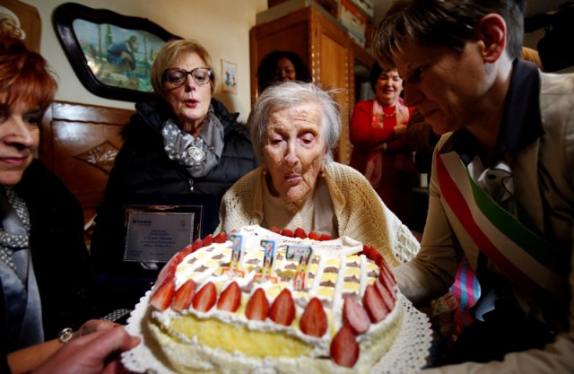 FILE PHOTO - Emma Morano, thought to be the world's oldest person and the last to be born in the 1800s, blows candles during her 117th birthday in Verbania, northern Italy November 29, 2016. REUTERS/Alessandro Garofalo/File Photo