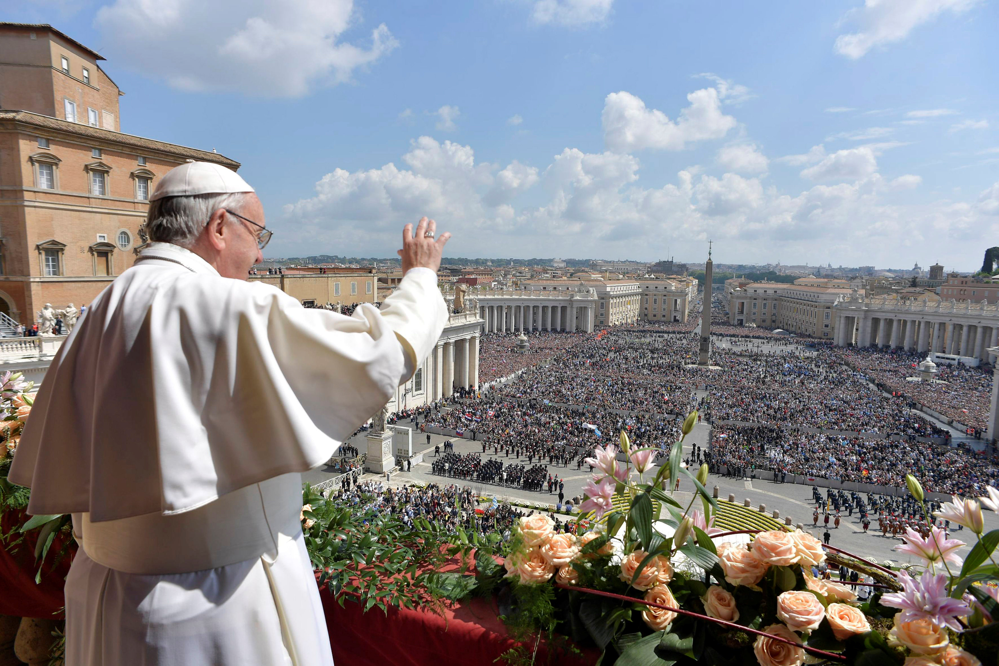 El Papa recordó el drama de guerras y de la inmigración en mensaje de Pascua