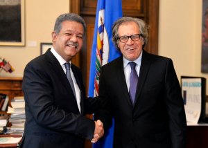 Almagro se reúne con expresidente Leonel Fernández en Santo Domingo