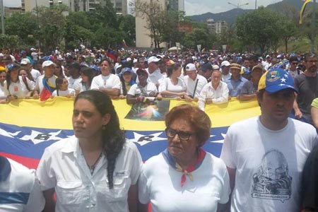 Helen Fernández: Hoy volvemos a las calles pero en silencio por cada caído en la represión