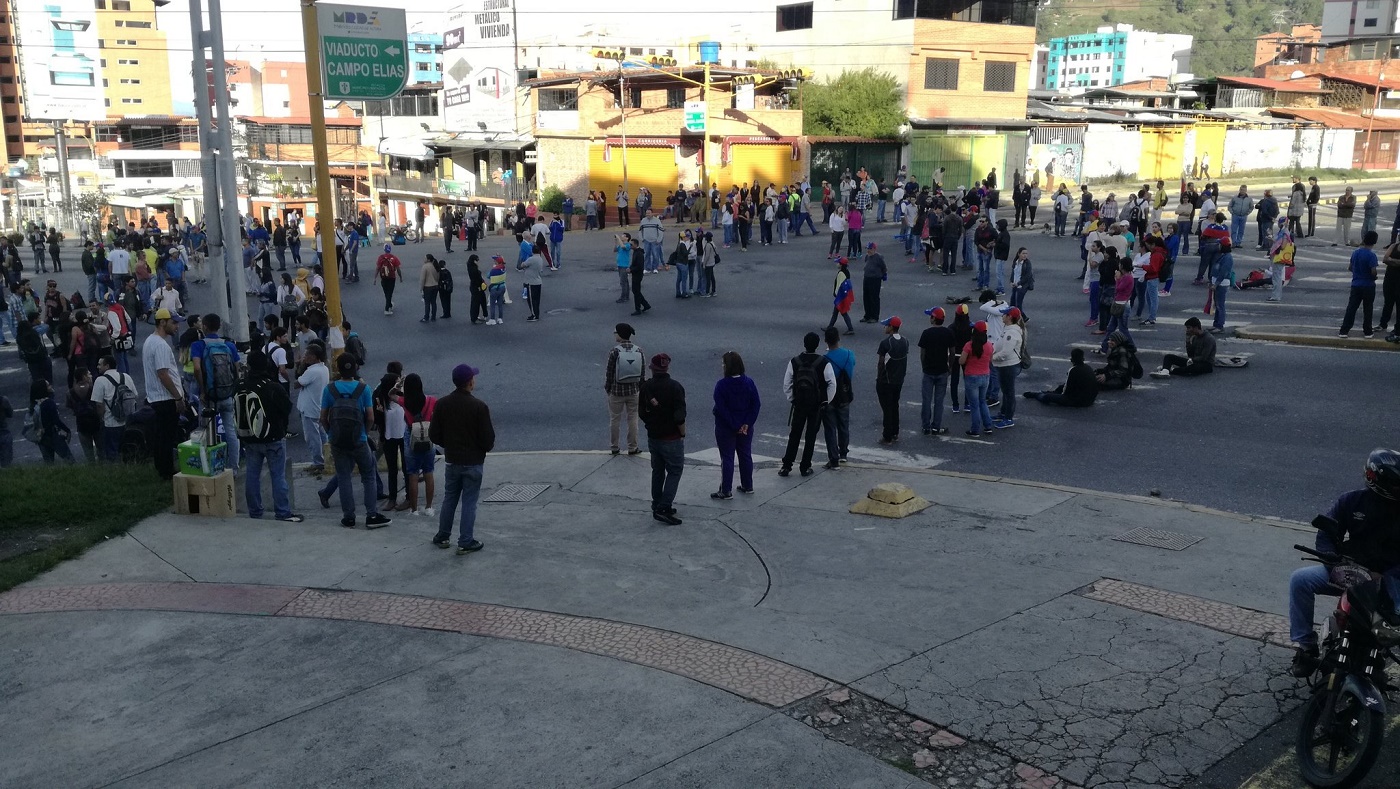 En grave estado de salud joven herido de bala durante protestas en Mérida, informa Defensoría