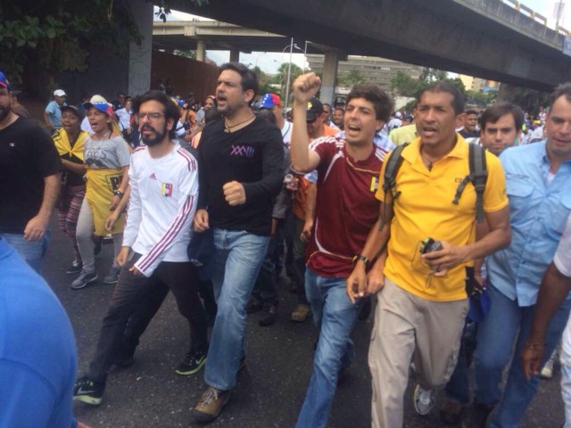 El presidente del Concejo Municipal de Sucre, Andrés Schloeter durante la marcha de este miércoles.