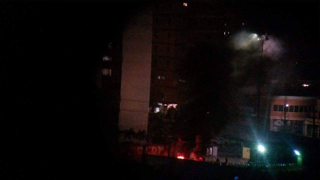 GN reprimió con lacrimógenas a manifestantes en Puerto Cabello. Foto: @Leonzioncolor 