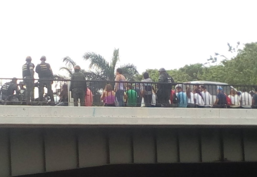 Más de 30 jóvenes detenidos por la GNB en el Distribuidor El Trigal #10May (Fotos)