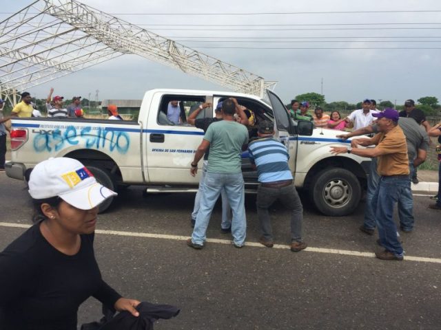 Vehículo que arrolló a manifestante en Calabozo / Foto: Cortesía