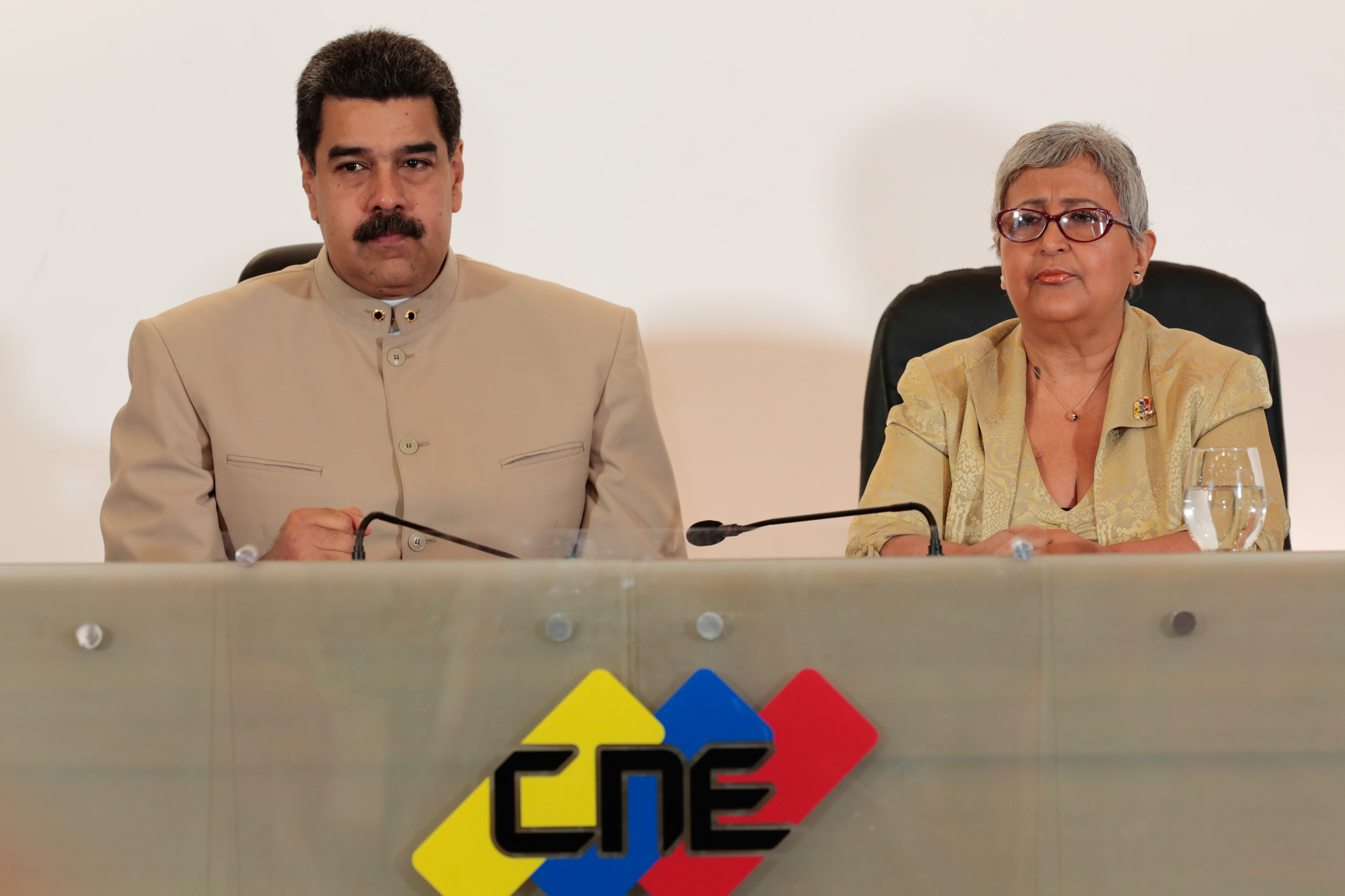 Frente para la Defensa de la Constitución introdujo amparo contra constituyente Maduro