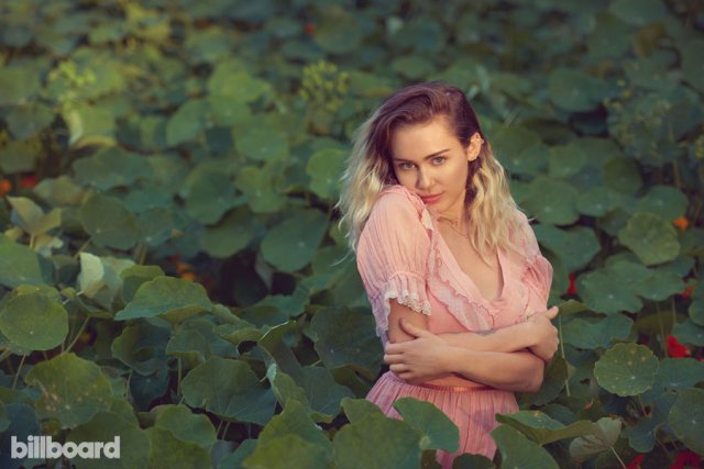MileyCyrus-Billboard1