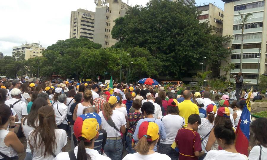 Rezan rosario en Altamira y piden a la Virgen de Fátima por Venezuela (fotos)