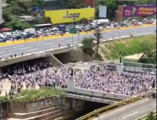 VIDEO: Miles de caraqueñas toman las calles #6May