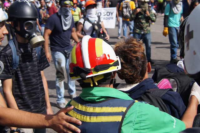 Reportan un afectado por inhalación de gases lacrimógenos en Las Mercedes. Foto: Gabriela Gómez / LaPatilla.com