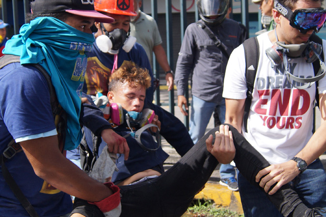 Reportan un afectado por inhalación de gases lacrimógenos en Las Mercedes. Foto: Gabriela Gómez / LaPatilla.com