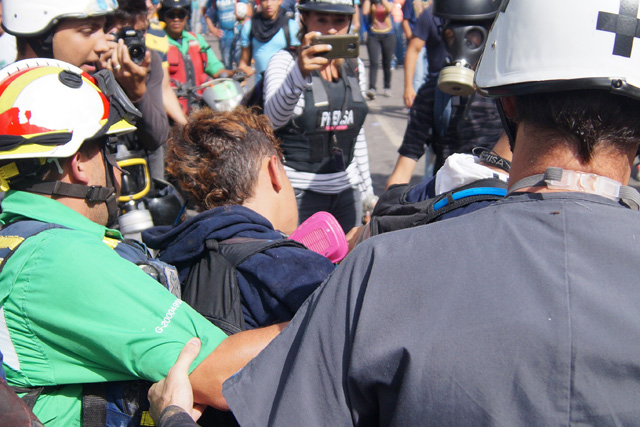 Reportan un  afectado por inhalación de gases lacrimógenos en Las Mercedes. Foto: Gabriela Gómez / LaPatilla.com
