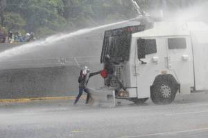 Al menos 257 heridos dejó la fuerte represión de este lunes, según Capriles