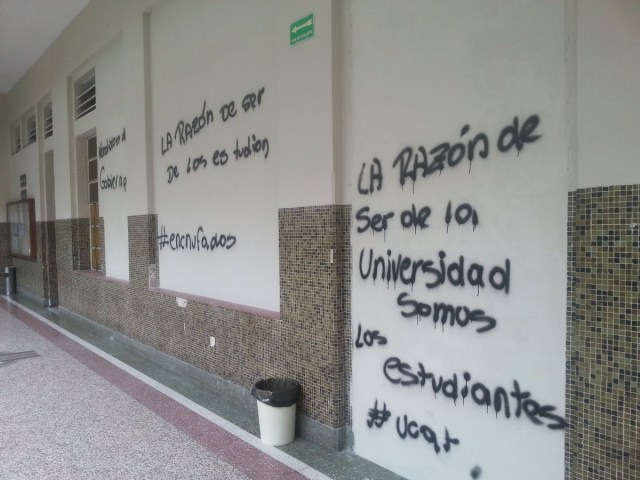 Cerrados accesos a Centro de Estudiantes de la Ucat en  Táchira / Foto @Mariananduque 