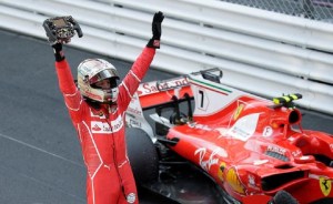 Sebastian Vettel se lleva el trofeo del Gran Premio de Mónaco