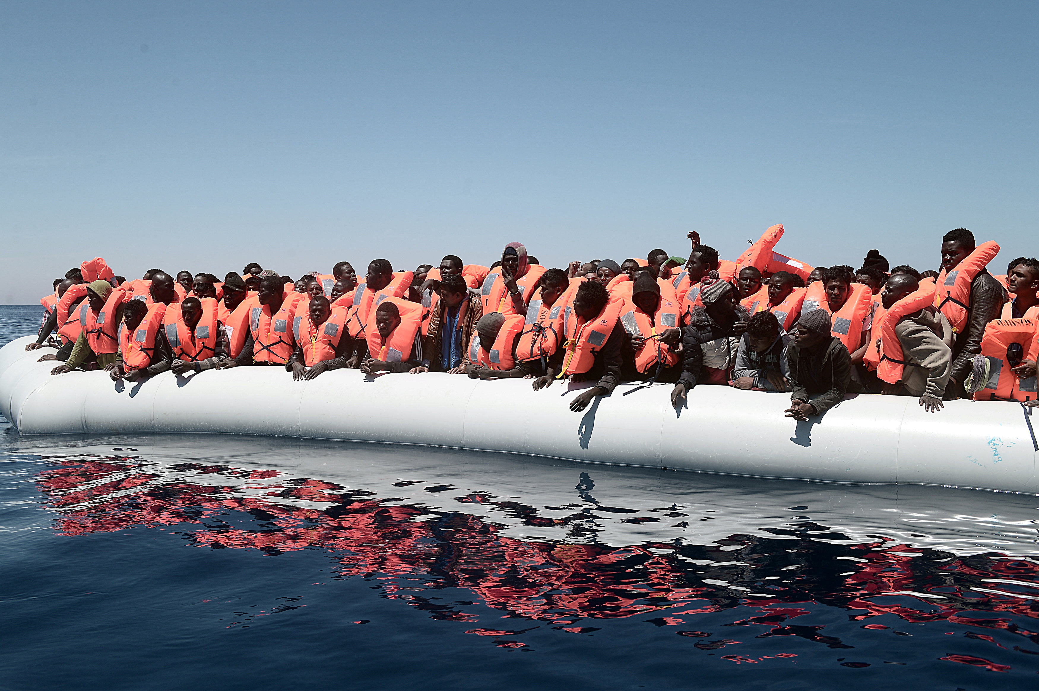 Cinco migrantes mueren tratando de llegar a España por mar
