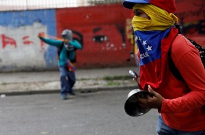 Golpeando las ollas vacías, venezolanos protestaron contra la escasez de alimentos
