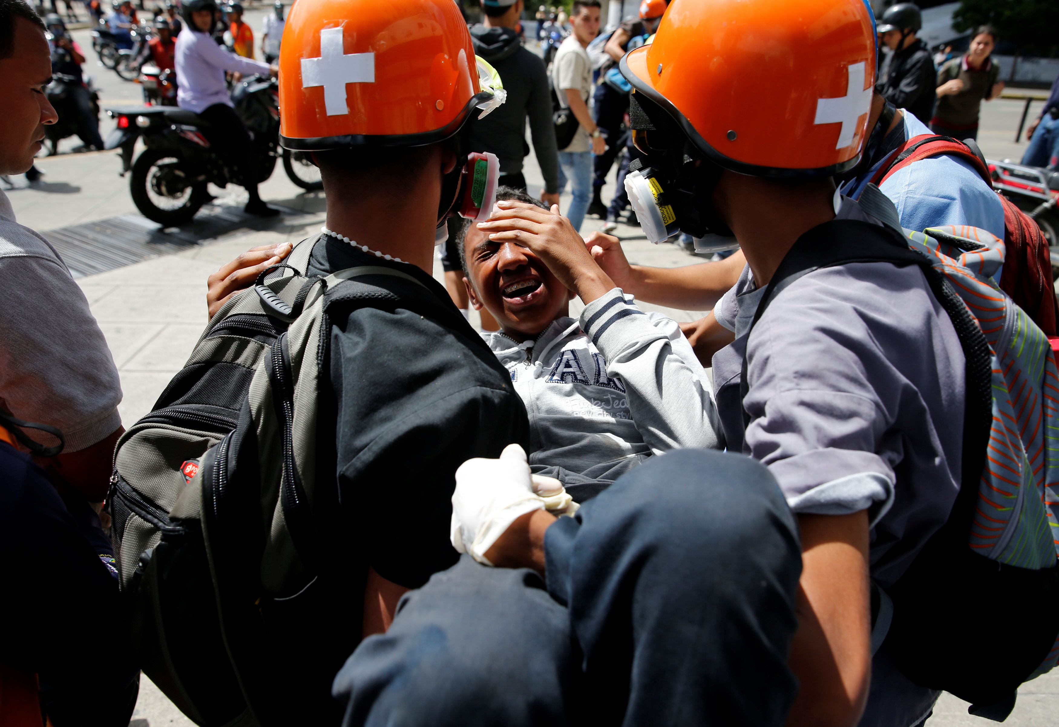 Al menos 28 heridos deja represión contra plantón nacional