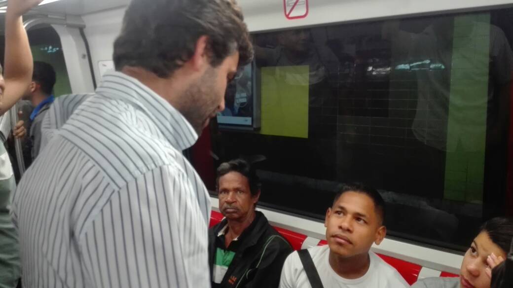 ¡Metro a Metro! Oposición explica el fraude Constituyente en los vagones  #15Jun (Fotos + Videos)