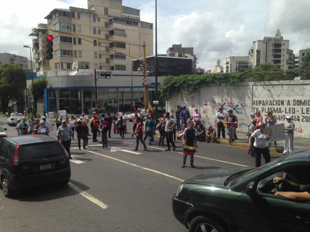 Manifestantes protestan en la Av. Andrés Bello #5Jun (Fotos)