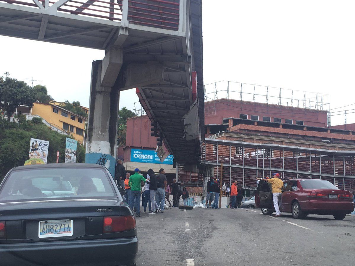 GNB reprimió a manifestantes que protestaban en Montaña Alta #12Jun (Fotos)