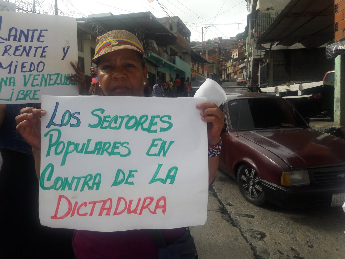 Vecinos del barrio San Blas de Petare protestan contra la Constituyente