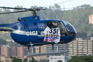 Helicóptero del Cicpc sobrevuela La Trinidad con pancarta de Libertad y 350 (Fotos)