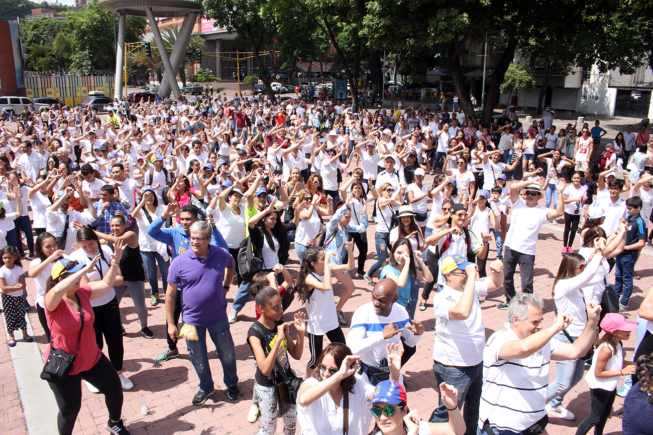 La cultura tomó la plaza Alfredo Sadel en un encuentro por la paz (Video)