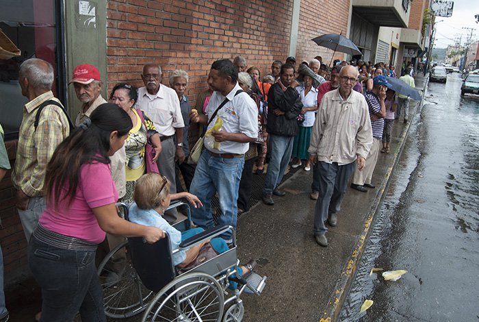 Un verdadero drama se ha vuelto cobrar la pensión en Barquisimeto