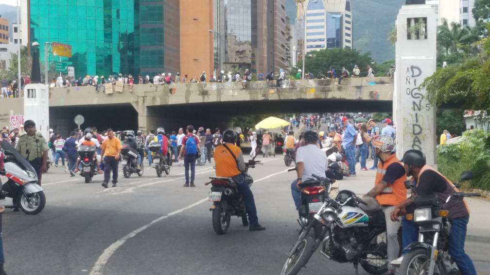 Reprimen a manifestantes en Las Mercedes tras salir de Conatel #9Jun